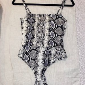 NWT PrettyLittleThing Snake print bodysuit | US 4
